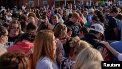 Tuga i šok nakon pucnjave na rođendanu (Foto: REUTERS/Cheney Orr)
