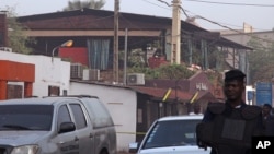 La discothèque apperçue ici était la cible d'une attaque à explosion le 7 mars 2015.