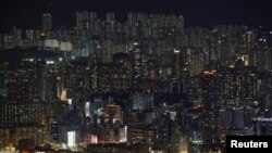 Bangunan tinggi di Hong Kong. Harga sewa toko di daerah perbelanjaan utama Hong Kong naik dengan pesat. (Foto: Reuters)