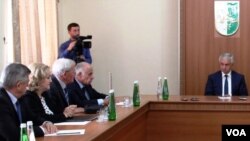 ჰაჯიმბამ სერბთა რესპუბლიკის 16 კაციანი დელეგაცია ოკუპირებულ სოხუმში მიიღო 