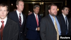 U.S. Secretary of State John Kerry (C) returns to his hotel following his meeting with Iranian Foreign Minister Mohammad Javad Zarif and European Union foreign policy chief Catherine Ashton, in Geneva, Nov. 8, 2013.