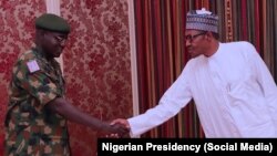 Shugaba Buhari na Najeriya tare da babban hafsan sojojin kasa na Najeriya Tukur Buratai.