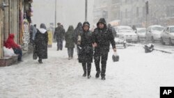 د ایران د ۳۱ ولایتونو څخه لږ تر لږه ۲۰ ولایتونه، چې تهران، البرز، فارس، همدان، اصفهان، کرستان او یزد پکې شامل دي، سړې هوا اغېزمن کړي دي.