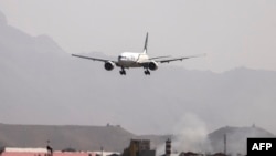 យន្ដហោះ​អាកាសចរណ៍​អន្តរជាតិ​មួយ​គ្រឿង​របស់​ប៉ាគីស្ថាន​ដឹក​អ្នក​ដំណើរ​ពេញ ចុះចត​នៅ​រដ្ឋធានី​កាប៊ុល ដែល​នេះ​គឺ​ជា​ជើង​ហោះហើរ​​អាកាសចរណ៍អន្តរជាតិទី​មួយ​​​ដែល​ចុះចត​នៅ​អាហ្វហ្គានីស្ថាន ចាប់តាំង​​ពី​ក្រុម​តាលីបង់​​​ឡើង​កាន់កាប់​អំណាច ថ្ងៃទី១៣ ខែកញ្ញា ឆ្នាំ២០២១។