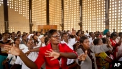 Messe à l'église Notre Dame de Consolation de Garissa, attaquée à la grenade par des militants il y a presque trois ans