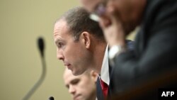 2023年7月26日，前国家不明异常现象工作组官员戴夫·格鲁什在众议院监督委员会国家安全小组委员会“不明异常现象”听证会上作证。（法新社照片）