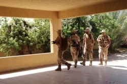 Forces loyal to Tripoli's U.N.-recognized government move to the frontline in the battle for the city that has raged for four months, in Tripoli, Libya, July 7, 2019. (H.Murdock/VOA)