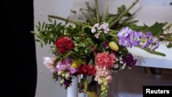 ช่อดอกไม้กินได้จากร้าน Fleurivore ในกรุงปารีส ฝรั่งเศส (Reuters)