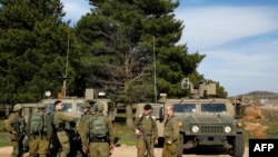 Tentara Israel berkumpul di Dataran Tinggi Golan yang dicaplok Israel, di perbatasan dengan Suriah, 27 Februari 2020. (Foto: AFP)