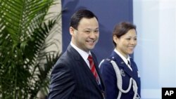 Qirg'iziston Tashqi ishlar vaziri Ruslan Kazakbayev NATO sammitida, Chikago, 21-may, 2012-yil