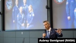 美国宇航局代理局长达菲2025年7月31日在一个简报会上发言。
