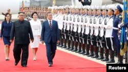 South Korean President Moon Jae-in and North Korean leader Kim Jong Un attend an official welcome ceremony at Pyongyang Sunan International Airport, in Pyongyang, North Korea, September 18, 2018.