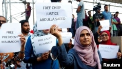 Maldivian opposition supporters protest near the main opposition Maldives Democratic Party (MDP), demanding the government to release jailed opposition leaders in Male, Feb. 9, 2018.