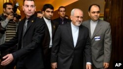 Iranian Foreign Minister Mohammad Javad Zarif, second right, arrives for talks over Iran's nuclear program in Geneva, Nov. 22, 2013. 
