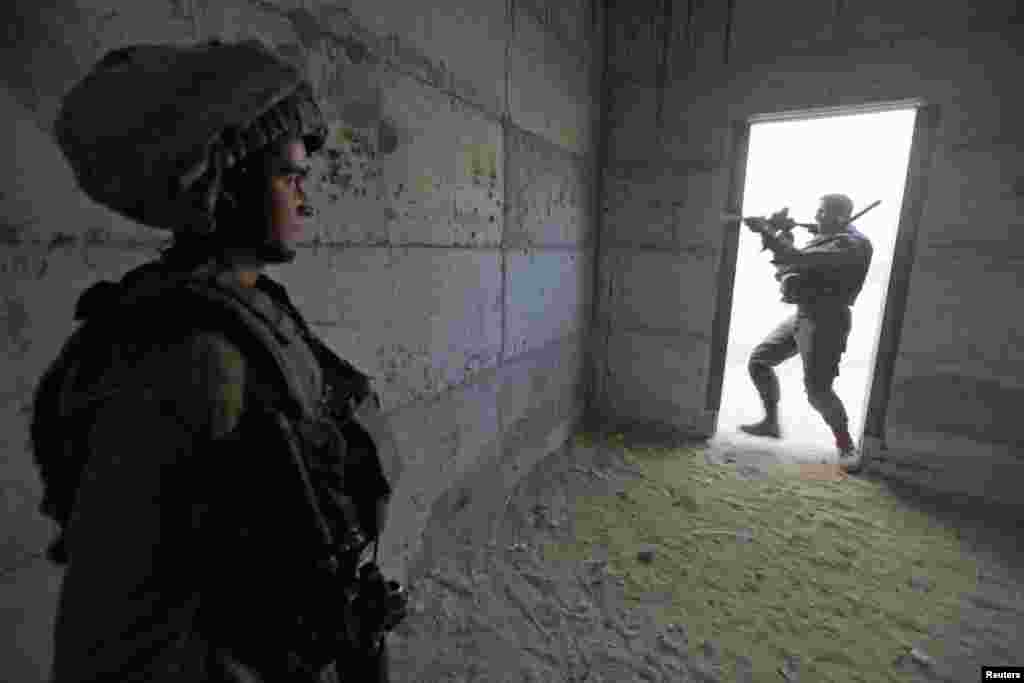 Isroillik askar &quot;G&#39;azoga hujum&quot; ssenariysini mashq qilmoqda. Xevron, 17-noyabr