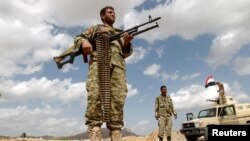 Army soldiers man a checkpoint in al-Mahfad, in the southern Yemeni province of Abyan, May 23, 2014. 