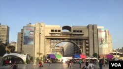 Foto-foto Hugo Chavez dan Nicolas Maduro memenuhi gedung-gedung di seantero Venezuela.