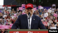  ប្រធានាធិបតី​ជាប់​ឆ្នោត​សហរដ្ឋអាមេរិក​លោក Donald Trump ថ្លែង​នៅក្នុង​ពិធី​ USA Thank You Tour នៅ Mobile រដ្ឋ Alabama កាល​ពី​ថ្ងៃទី​១៧ ធ្នូ ២០១៦។