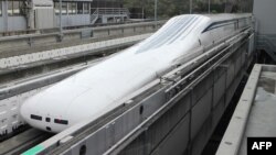 The Central Japan Railway Co.'s seven-car 'magnetic levitation' or maglev train returns to the station after setting a new world speed record in a test run near Mount Fuji, April 21, 2015. 