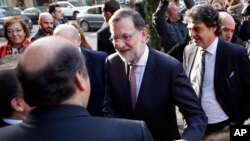 Thủ tướng Tây Ban Nha Mariano Rajoy tại một hội nghị ở Barcelona, Tây Ban Nha, ngày 17/12/2015. Ông đã bị tấn công trong lúc vận động tranh cử tại quê nhà Galicia hôm 16/12/2015.