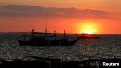 Fishing at disputed Scarborough Shoal