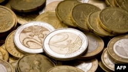 Đồng euro thấp hơn so với đồng đôla gần hai tháng qua