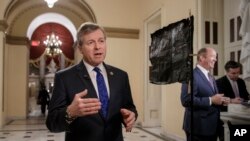 លោក Charlie Dent អ្នក​សម្របសម្រួល​ដ៏​សំខាន់​នៅ​ក្នុង​ជជែក​ដេញ​ដោល​លើ​ច្បាប់​សុខភាព ពន្យល់​ហេតុអ្វី​បាន​ជា​លោក​បាន​បោះឆ្នោត​បដិសេធ​លើ​ការ​ជំនួស​ច្បាប់ Obamacare កាលពី​ថ្ងៃទី២៣ ខែមីនា ឆ្នាំ២០១៧ នៅ​វិមាន​សភា Capitol Hill រដ្ឋធានី​វ៉ាស៊ីនតោន។ 