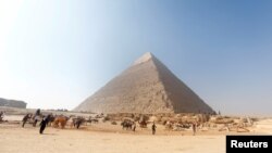 Kawasan Piramid Giza, tidak jauh dari Kairo, Mesir, 3 Februari 2018. 