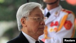 Nguyen Phu Trong ​អគ្គលេខាធិការ​របស់​គណបក្ស​កុម្មុយនិស្ត​វៀតណាម​ចូល​រួម​កម្មវិធី​គំរប់​ខួប​លើក​ទី​៨៥​នៃ​មូលនិធិ​គណបក្ស​កុម្មុយនិស្ត​វៀតណាម​នៅ​ក្នុង​ក្រុង​ហាណូយ កាលពី​ថ្ងៃទី២ កុម្ភៈ ឆ្នាំ២០១៥។