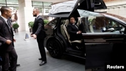 马斯克2023年5月31日在北京访问（资料照）。2024年4月28日，他再次突然访问北京，并会见了中国总理李强。