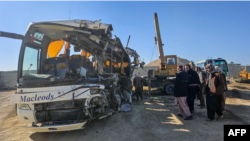 در آخرین مورد، ماه گذشته دو حادثهٔ ترافیکی شب هنگام در شاهراه کابل – قندهار به وقوع پیوست که در اثر آن، حدود ۵۲ نفر کشته شده اند.