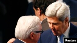 Jon Kerri, Germaniya Tashqi ishlar vaziri Frank-Valter Staynmayer Myunxendagi anjumanda. 13-fevral, 2016-yil.