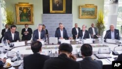 Presiden AS Barack Obama bersama para pemimpin 10 negara ASEAN pada hari kedua KTT AS-ASEAN di Rancho Mirage, California, Selasa (16/2).