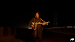 یک عضو طالبان، آرشیو.