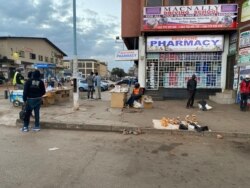 In Harare, Zimbabwe, most vendors on July 7, 2021, not heed the government’s call to stay at home unless they had exemption letters. (Columbus Mavhunga/VOA)