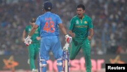 Tim Cricket India berhadapan dengan tim Pakistan di Kolkata, India, tahun lalu (foto: ilustrasi).