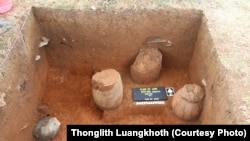 ក្រឡ​បុរាណ​របស់​ប្រទេស​ឡាវ​នៅ​ក្នុង​កំណាយ​មួយ។​