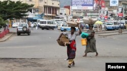 Des vendeuses dans les rues de Bujumbura, le 3 février 2016.