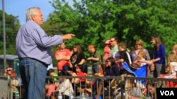 Reverend Jim Lavender, Jr. gives a children's Bible sermon at a church parking lot using rescued circus animals, in Centreville, Virginia on May 4, 2013.(VOA/Jill Craig) 