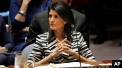 Arhiva - Ambasadorka SAD u Ujedinjenim nacijama, Niki Hejli, prisustvuje sastanku Saveta bezbednosti Ujedinjenih nacija u sedištu UN, Njujork, 7. februara 2017. (AP Photo/Seth Wenig)