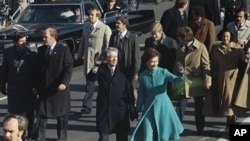 جمی کارتەر و خانمی یەکەمی پێشوو ڕۆسلین کارتەر ڕۆژی دەستبەکاربوونی وەکو 39 هەمین سەرۆکی ئەمەریکا، 20ی مانگی 1ی 1977