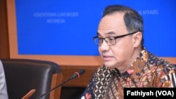 Pelaksana Tugas Juru Bicara Kementerian Luar Negeri Teuku Faizasyah. (Foto: VOA/Fathiyah)