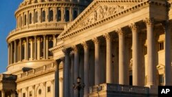 ARHIVA - Pogled na zgradu američkog Kongresa sa senatske strane (Foto: AP/J. Scott Applewhite)