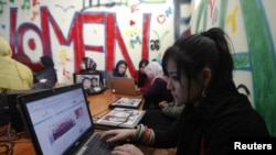 Penipuan lewat internet makin marak dengan para telemarket secara berbohong memberitahu orang bahwa komputernya terkena virus atau malware (foto: ilustrasi). 