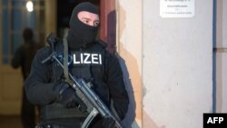 Politsiyaning bildirishicha, bu shaxslar Germaniyaning o'zida xurujlar rejalagani haqida dalillar yo'q.