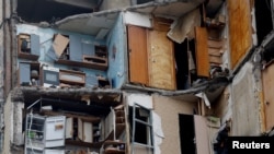 საცხოვრებელი კორპუსი, რუსული სარაკეტო თავდასხმის შემდეგ. ქალაქი დნიპრო, უკრაინა.