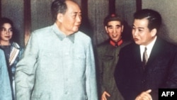 1971年中国头号领导人毛泽东和二号领导人林彪在北京欢迎柬埔寨的西哈努克亲王和王后莫妮列。