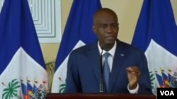Le président haïtien Jovenel Moïse accueille les nouveaux membres du conseil électoral, 22 septembre 2020. (Yves Manuel/VOA Créole) 