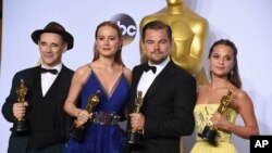 Mark Rylance pemenang peran pendukung dalam "Bridge of Spies" bersama Alicia Vikander dan pemenang lainnya