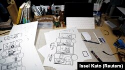 Lembaran komik strip empat panel 'Toko Kue Koguma', terlihat di ruang kerjanya di Tokyo, Jepang 8 Oktober 2020. Nadja Pivoff, perempuan berusia 9 tahun dari Boston, negara bagian Massachusetts. (Foto: Reuters/Issei Kato)